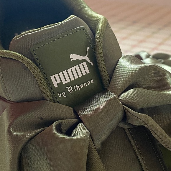 LIMITED EDITION PUMA BY RIHANNA FENTY BOW WOMEN’s SNEAKER: size 5/5.5 - Picture 2 of 7